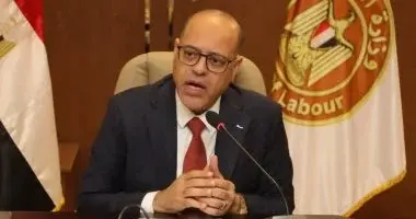 الحكومة تحدد ساعات العمل في المنشآت الصناعية بحد أقصى 8 ساعات يوميًا