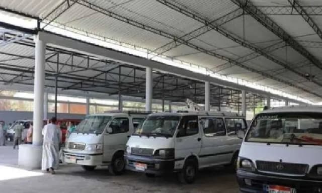 السلطات المحلية في البحيرة تتراجع عن قرار منع جلوس السيدات بجوار السائق في سيارات الأجرة