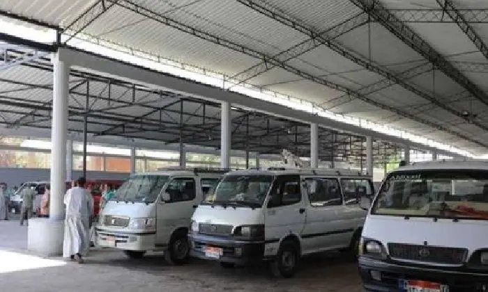 السلطات المحلية في البحيرة تتراجع عن قرار منع جلوس السيدات بجوار السائق في سيارات الأجرة